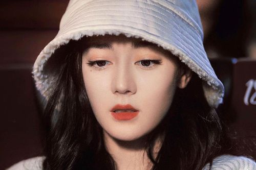 Địch Lệ Nhiệt Ba không dám cùng bố mẹ xem phim mình đóng, fan bật ngửa khi biết lý do