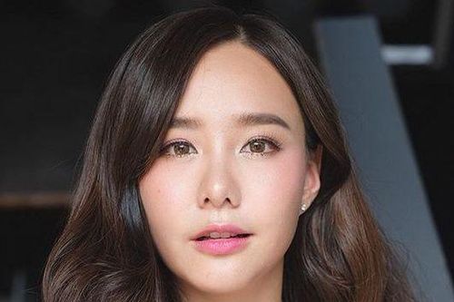 Tôi muốn khóc khi thấy mẹ chồng ngồi ăn phần tôm thừa