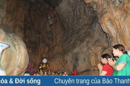 Thăm động Cửa Buồng