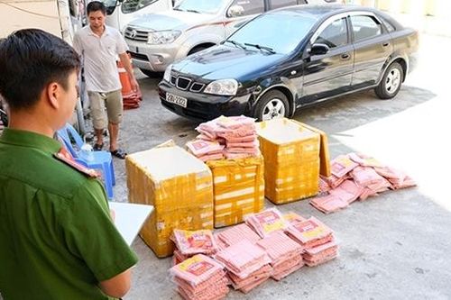 Thu giữ hơn 2 tạ xúc xích không rõ nguồn gốc xuất xứ
