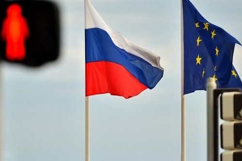 Bloomberg: EU cân nhắc dỡ bỏ lệnh trừng phạt một số công dân Nga