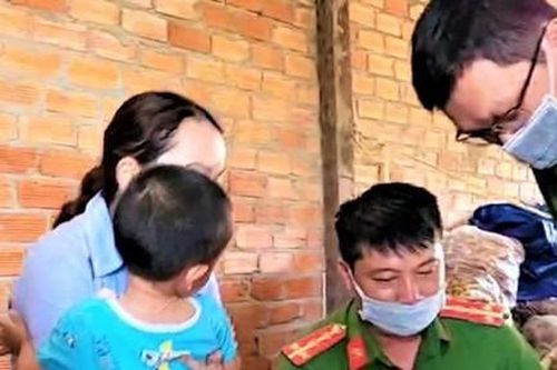 Vụ mẹ khai tử con 3 tuổi còn sống ở Đắk Lắk: Cán bộ xin rút kinh nghiệm
