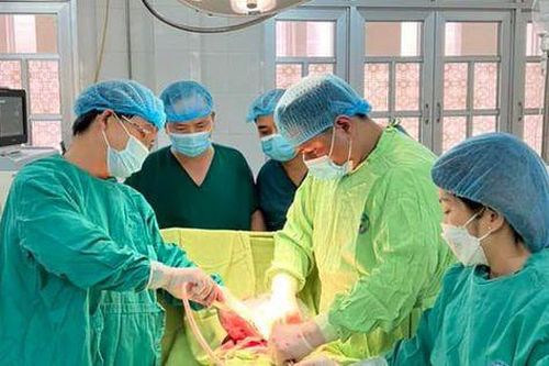 Y tế huyện cứu thành công ca bệnh sốc mất máu do chửa ngoài tử cung vỡ