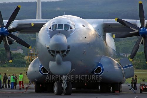 Vận tải cơ An-22 Antey 'quý hiếm' của Nga đưa hàng hóa bí mật tới Belarus