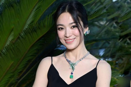 Vì sao nếp nhăn ở tuổi 40 của Song Hye Kyo lại là vấn đề?