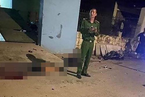 Hai thanh niên tử vong sau cú tông đổ cổng nhà dân
