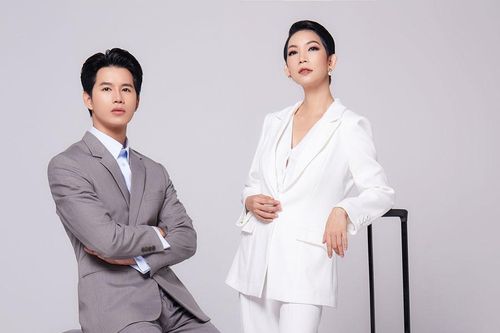 Minh Kha tạo dáng tự tin bên Xuân Lan