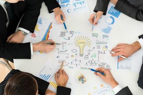 4 người kề cận quyết định thành bại của một người