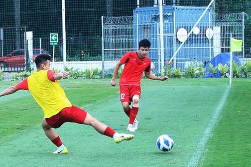 U19 Việt Nam 'quyết chiến' với U19 Thái Lan; Fanpage Champions League xóa ảnh Quang Hải mặc áo Hà Nội FC