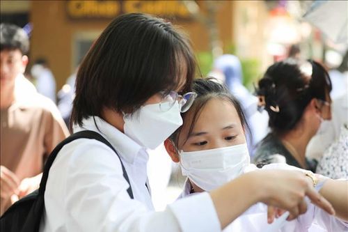 Hà Nội: Hạ điểm chuẩn lớp 10 các trường THPT công lập năm học 2022-2023