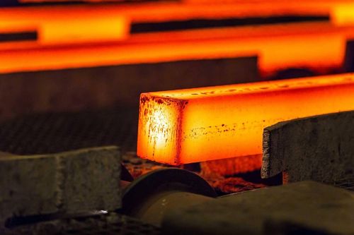 Doanh nghiệp trong nước có thể yêu cầu rà soát cuối kỳ thuế tự vệ phôi thép, thép dài nhập khẩu