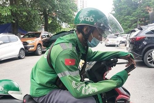 Việc thu 'phụ phí nắng nóng' của Grab có hợp lý?