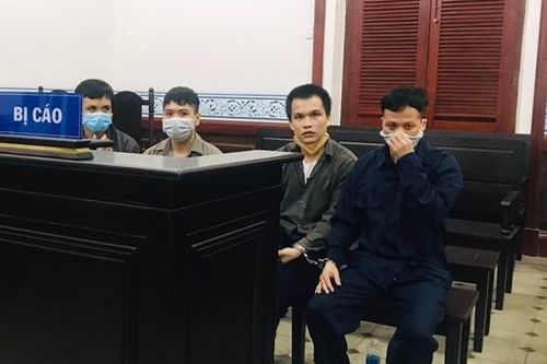 Kinh doanh không lãi, Giám đốc chỉ đạo nhân viên sản xuất nhớt giả