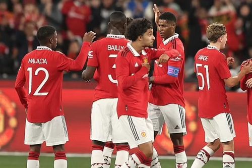 Man Utd đè bẹp Melbourne Victory 4-1