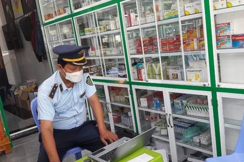 Xử phạt 5 quầy thuốc không niêm yết chứng chỉ hành nghề dược