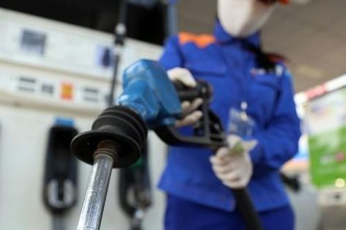 Bộ Tài chính đề xuất giảm thuế nhập khẩu xăng dầu xuống 10%