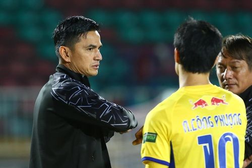 Kiatisuk trông chờ ai ngoài Công Phượng?