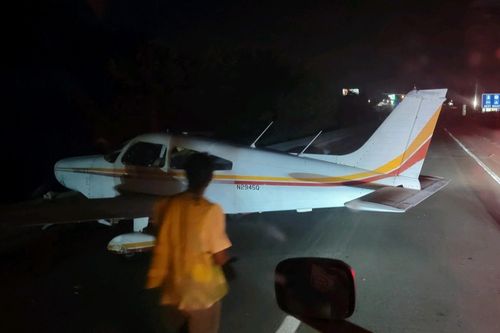 Phi công Mỹ say xỉn hạ cánh máy bay trên đường cao tốc