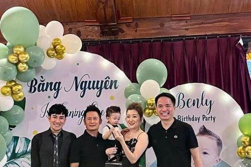 Bạn gái kém gần 20 tuổi, sinh con trai thứ 4 cho Bằng Kiều là ai?