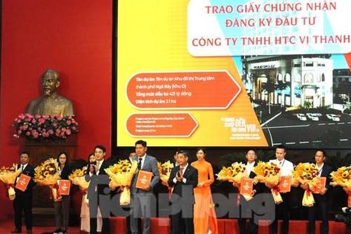 Hậu Giang trao chứng nhận đầu tư 19.000 tỷ đồng cho 12 dự án