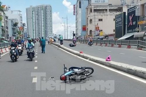 Xe máy chạy với tốc độ 'xé gió', một người tử vong