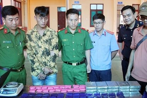 Mua 10 bánh heroin và 18 nghìn viên ma túy từ Myanmar về Việt Nam