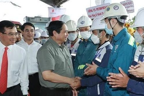 Một ngày hai nhà máy phát điện được khánh thành
