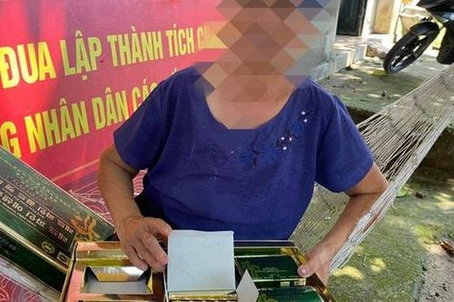 Thanh Hóa: 'Núp bóng' tặng quà tri ân để bán hàng trục lợi