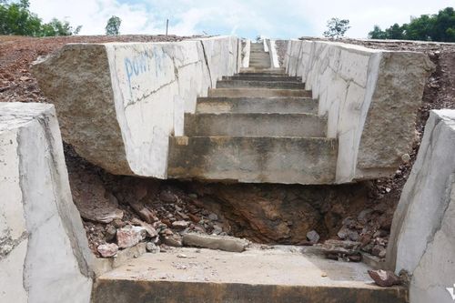 Công trình gần 40 tỷ đồng đe dọa vùi lấp trường học ở Thanh Hóa