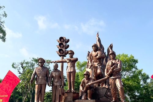 Khánh thành tượng đài 'Công an nhân dân vì dân phục vụ': Ngợi ca vẻ đẹp cao quý người chiến sĩ Công an nhân dân