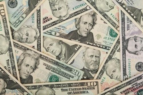 Cải tạo nhà, người đàn ông Mỹ phát hiện 'kho báu' gần 100 tuổi