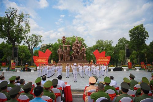 Khánh thành công trình tượng đài 'Công an nhân dân vì dân phục vụ'