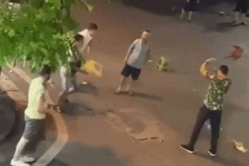 Khi khách Tây quậy phá trên phố