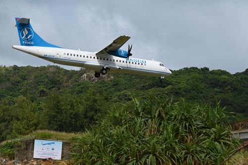 Bức xúc tình trạng 'ghim vé' máy bay đi Côn Đảo