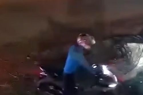 Tài xế xe máy bỏ chạy sau tai nạn
