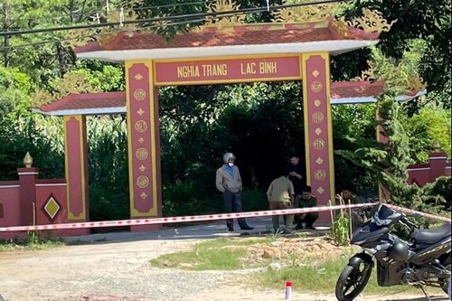 Bé trai bị bỏng nặng bò ra từ nghĩa trang, người bố chết cháy