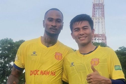 Fagan tập với CLB Nam Định trước trận gặp Viettel