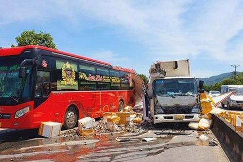 Hà Tĩnh: Xe tải đâm 3 ô tô con trên Quốc lộ 1A