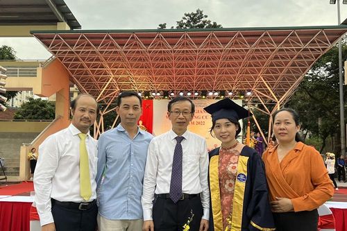 Trải lòng về tình yêu môn Vật lý của tân thủ khoa đầu ra trường Sư phạm