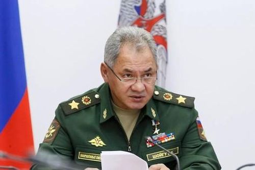 Bộ trưởng Quốc phòng Nga lệnh cho đoàn quân Vostok 'nghiền nát vũ khí tầm xa của Ukraine'