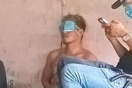Bắt đối tượng kề dao vào cổ nhân viên cây xăng để cướp tiền