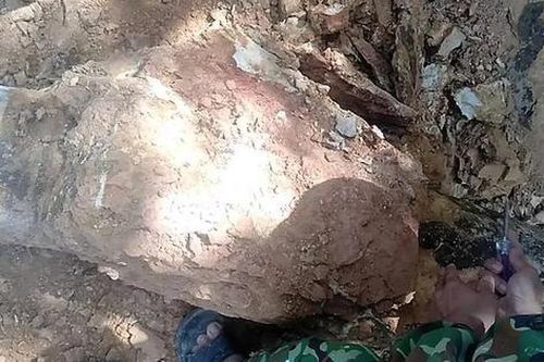 Đào đất phát hiện quả bom xuyên phá nặng hàng trăm kg ở Nghệ An