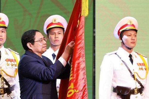 Trao huân chương Hồ Chí Minh cho lực lượng Cảnh sát nhân dân