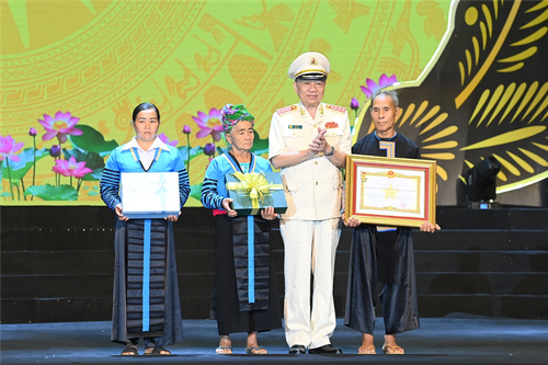 Truy tặng danh hiệu Anh hùng LLVT cho liệt sĩ Thao Văn Súa