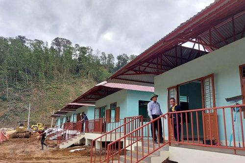Hỗ trợ nhà ở, đất sản xuất cho hộ nghèo vùng đặc biệt khó khăn