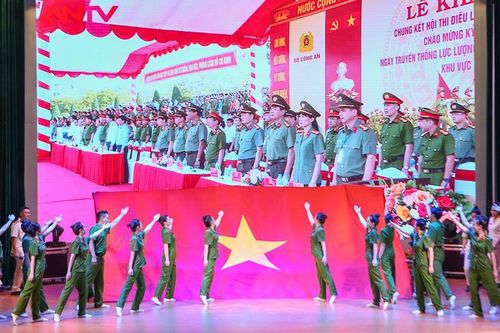 Công an các địa phương kỷ niệm 60 năm Ngày truyền thống lực lượng CSND