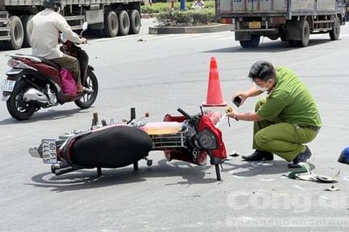 Người đàn ông chạy xe ôm tử vong thương tâm sau va chạm xe bán tải