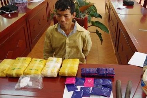 Vận chuyển 30.000 viên ma túy với giá 125 triệu đồng