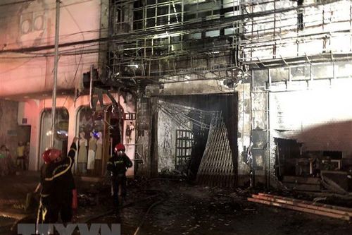 Quảng Ngãi: Cháy lớn gần cây xăng thiêu rụi 2 căn nhà liền kề