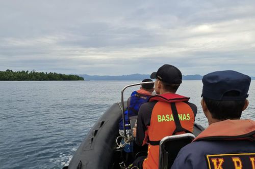 Chìm tàu chở 77 người ở ngoài khơi miền Đông Indonesia